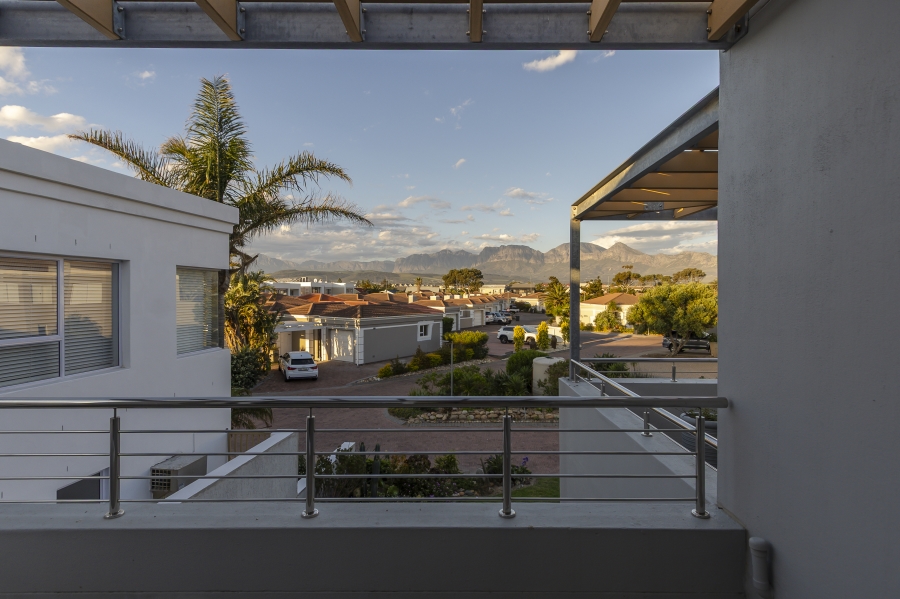 To Let 4 Bedroom Property for Rent in Harbour Island Western Cape